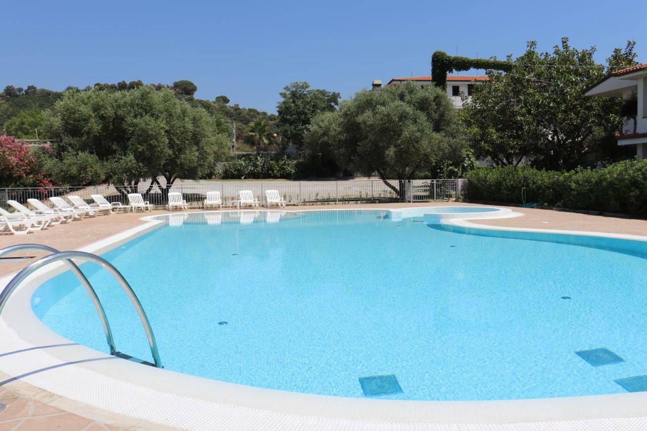 Happy Days Aparthotel Capo Vaticano Exterior foto